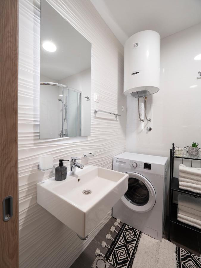Cozy Studio Apartment Mila Podgorica Bagian luar foto